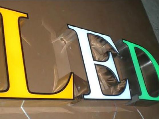镇安介绍LED招牌的基础知识。